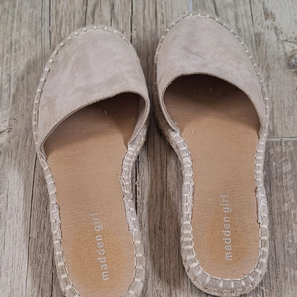 Madden Girl Tan Espadrille Suede Slip-On Espadrilles Sz. 8